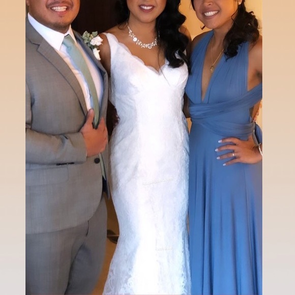 Lace wedding dress + veil - Picture 3 of 7